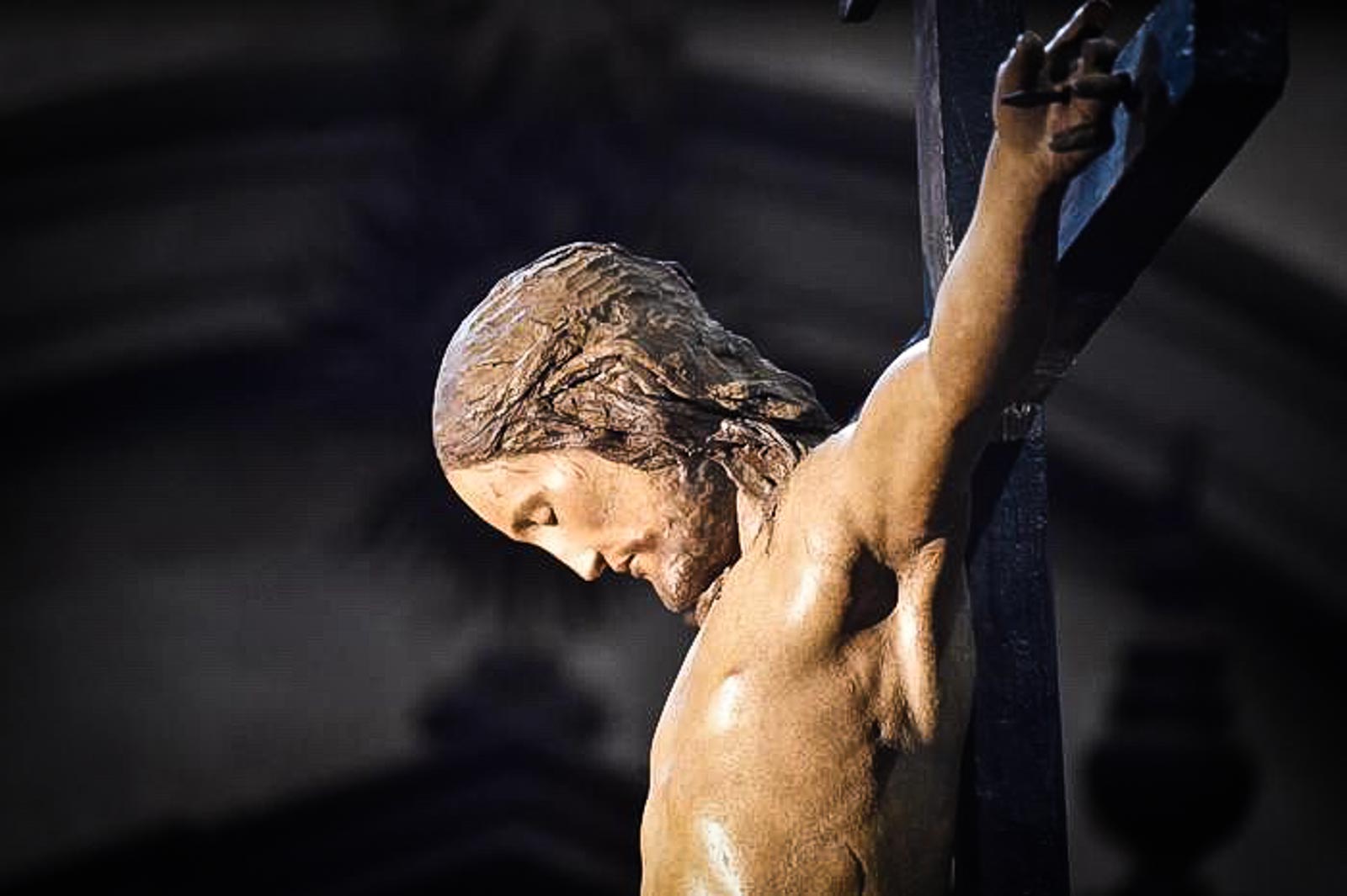 Распятие микеланджело. Микеланджело Распятие Христа. Скульптура Распятие Христа Микеланджело. Распятие Микеланджело Санто Спирито.