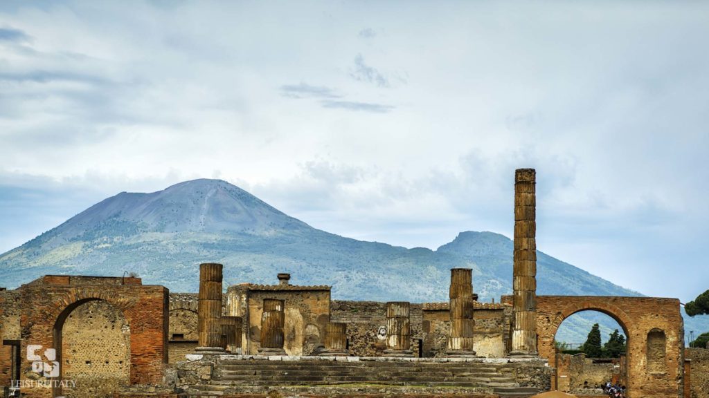 Visit Mount Vesuvius and Pompeii